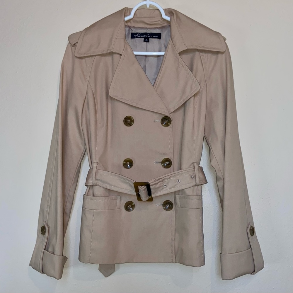 BNWOT Women’s Kenneth Cole New York short trench coat.